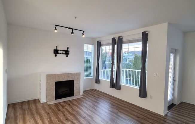 Auburn Lakeland Hills condo - rambler 2 bed 2 bath No Stairs!  Available Nov July 10th!
