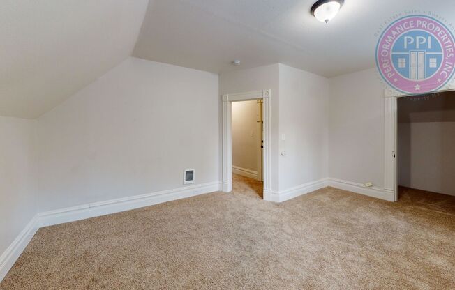 2 beds, 1 bath, 800 sqft, $1,645, Unit Upper