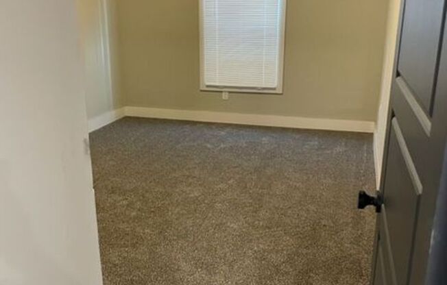 3 beds, 1 bath, 1,000 sqft, $1,175, Unit 1262-2