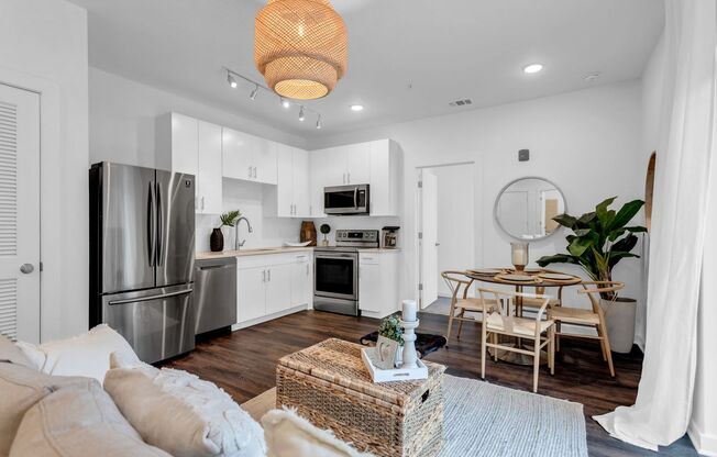 2 beds, 2 baths, 781 sqft, $1,542, Unit 204