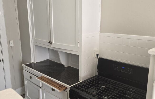 2 beds, 1 bath, 840 sqft, $1,200, Unit 4D