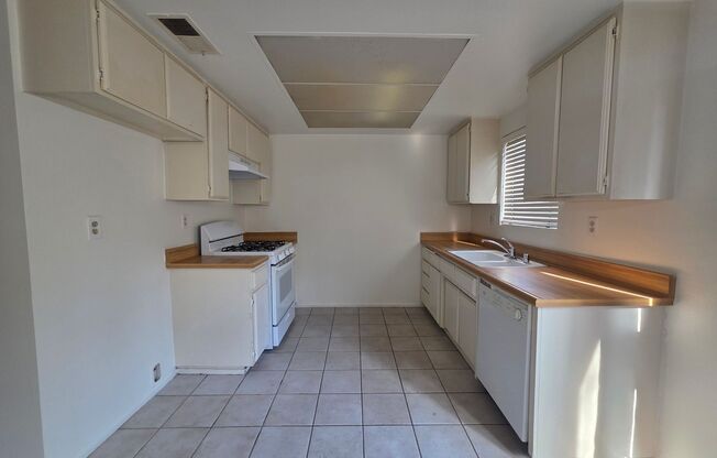 Price Lowered! Arcadia 2 Bedroom Townhouse