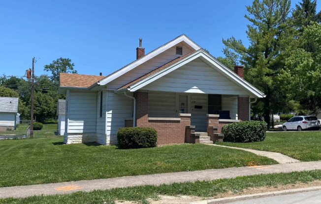 3 BR 2 Bath House - 5 minutes from IU Bloomington!