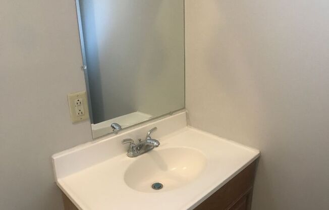 2 beds, 1 bath, 1,222 sqft, $1,695, Unit B
