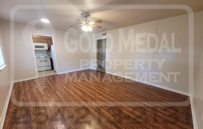 2 beds, 1 bath, 700 sqft, $695, Unit 2