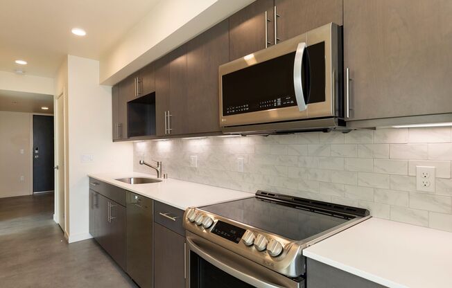 2 beds, 1 bath, 830 sqft, $2,932, Unit 202