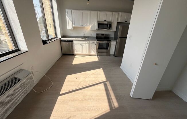 Studio, 1 bath, 327 sqft, $895, Unit 206