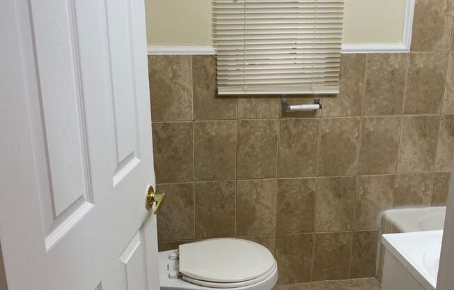 2 beds, 1 bath, $1,150, Unit 2600B