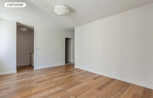 239 E 10 ST
