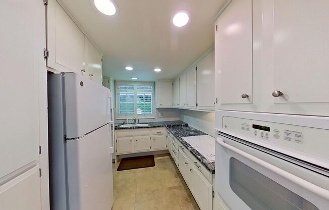 Charming 2 Bedroom 1 Bath Home in Laguna Woods 55+ Community!