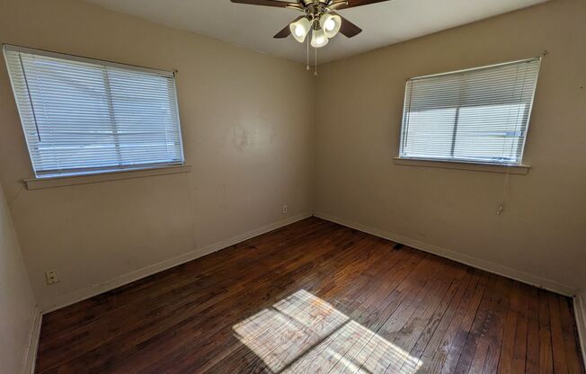 3 beds, 1 bath, $1,095