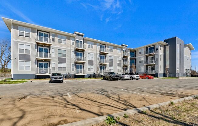 2 beds, 2 baths, 920 sqft, $1,599, Unit 210