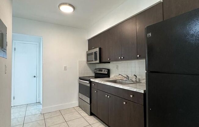 Welcome to Our Charming 2-Bedroom and 1-Bathroom Aparments