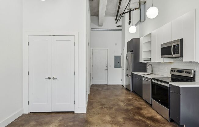 Studio, 1 bath, 369 sqft, $1,100, Unit Unit 310