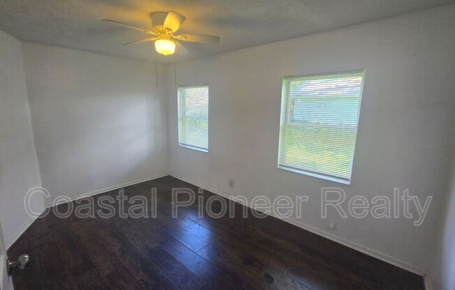 1308 E 28 AVE