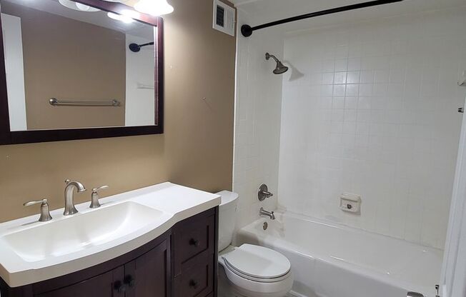 2 beds, 1 bath, $1,395