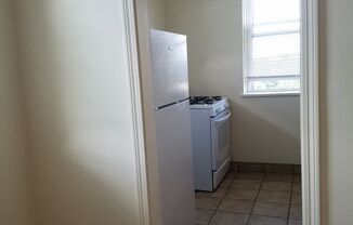 1 bed, 1 bath, 660 sqft, $920, Unit 551 Larose Street 12