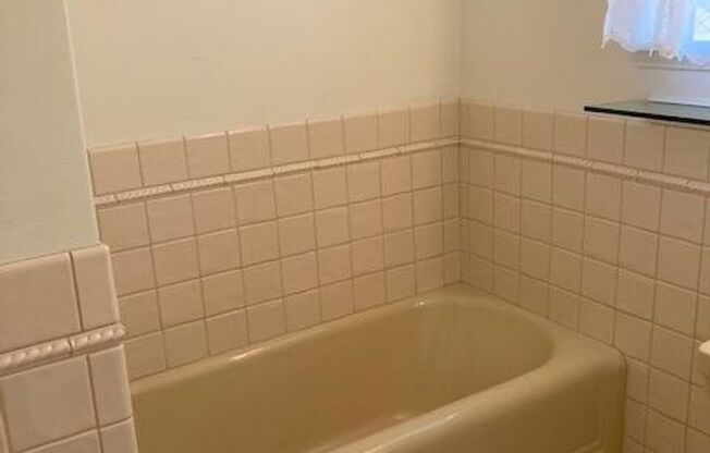 2 beds, 1 bath, $4,000