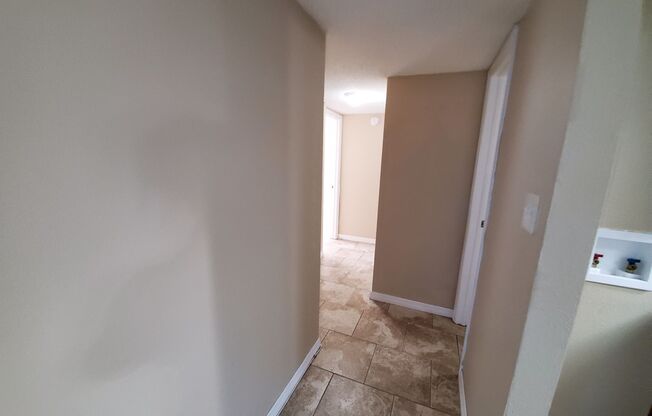 3 beds, 1 bath, 1,000 sqft, $1,795, Unit B