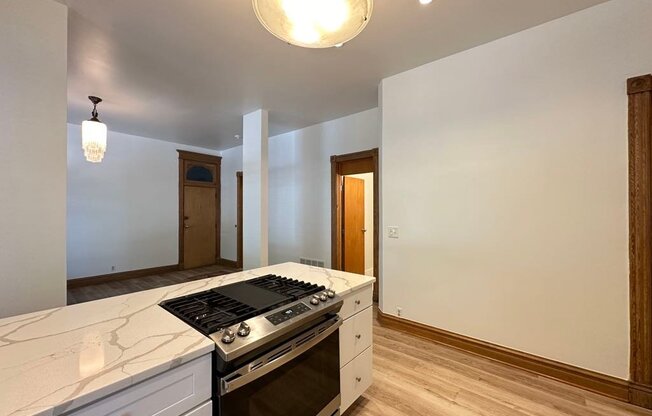 3559 N ASHLAND