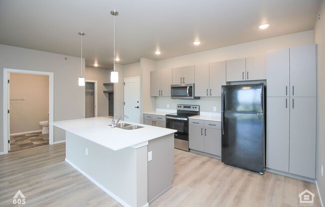 2 beds, 2 baths, 1,092 sqft, $1,750, Unit 5521-5430