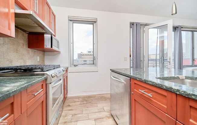 450 E 117 ST