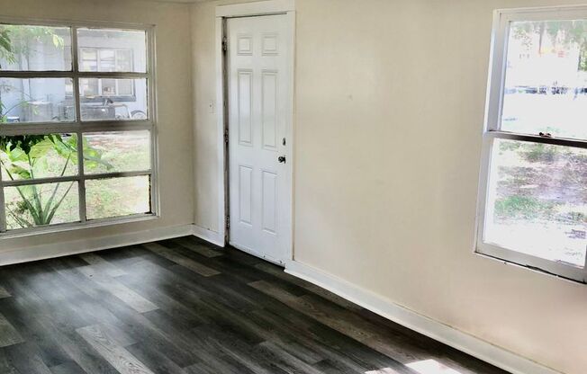 **Gorgeous  (3BR/1BA) Lakeland "Dixieland" Home**