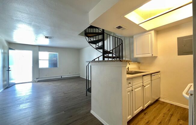 2 beds, 1 bath, 790 sqft, $915, Unit I216