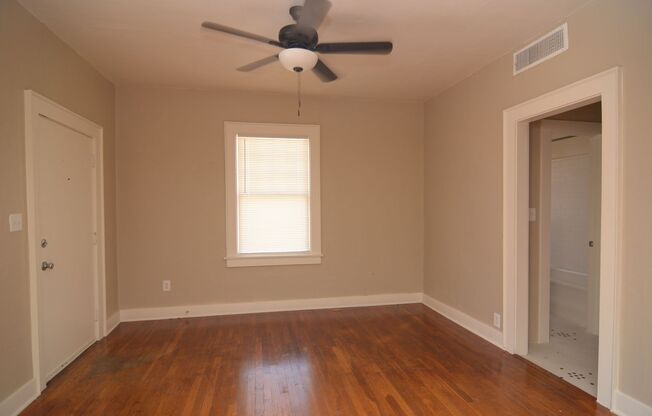 2 beds, 1 bath, $1,595