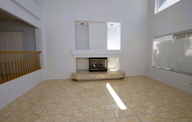 HUGE LOFT + 5 BEDROOMS IN SE