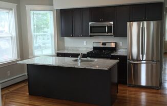 3 beds, 1 bath, $2,250, Unit 651 Smith #2