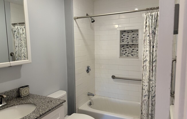 4 beds, 2 baths, 1,889 sqft, $3,800