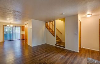 Fanno Creek Condo - Lovely Condo in Heart of Tigard