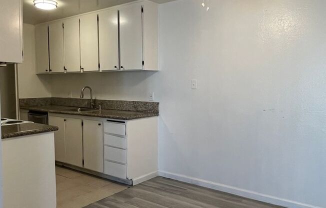 2 beds, 1 bath, 800 sqft, $1,400, Unit 05