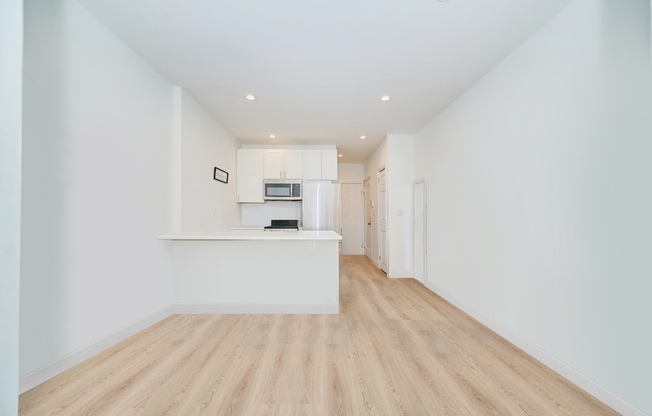 319 E 78th St #4B