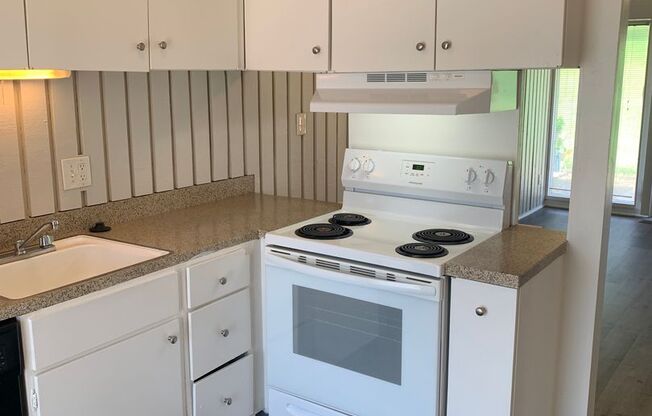2 beds, 1 bath, 764 sqft, $900, Unit 57C