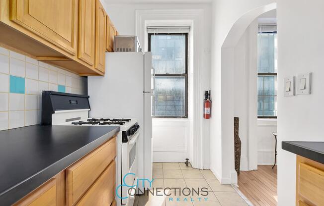 352 E 55 ST
