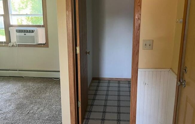 3 beds, 1 bath, $1,600