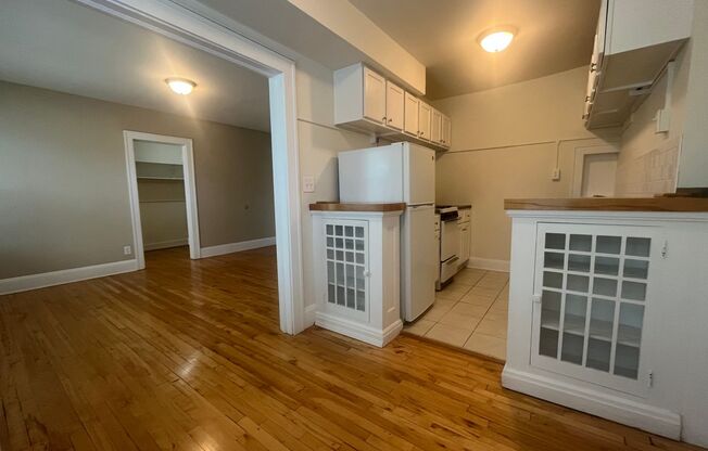 Studio, 1 bath, 450 sqft, $963, Unit 16