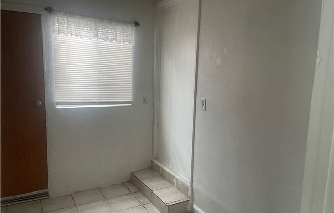 2 beds, 1 bath, 1,050 sqft, $3,150, Unit B