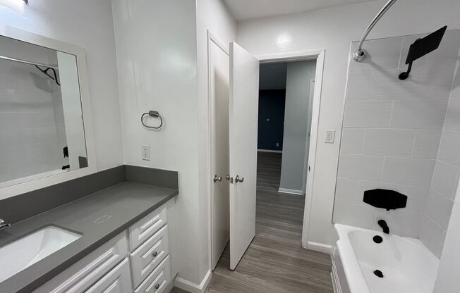 Studio, 1 bath, 650 sqft, $1,848, Unit 105