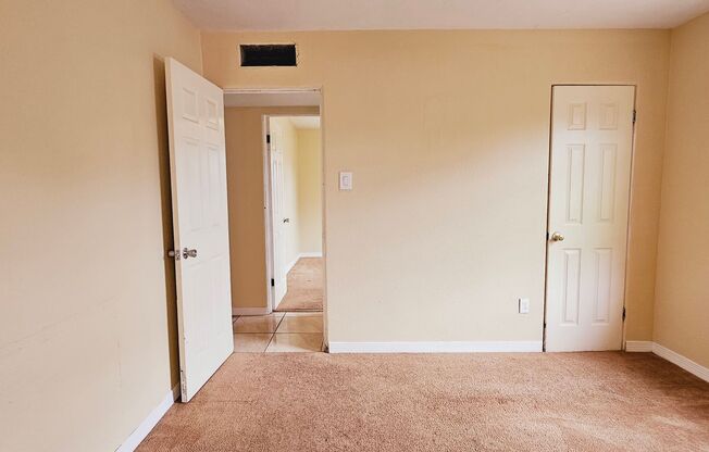 2 beds, 1 bath, $1,100