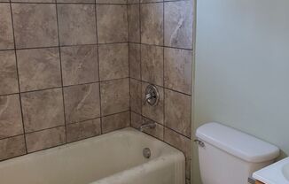 3 beds, 1 bath, $1,000