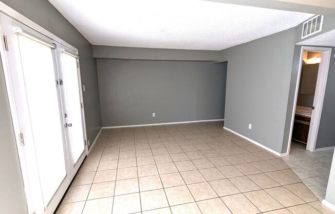 Spacious Duplex With Fenced Backyard in Fort Worth