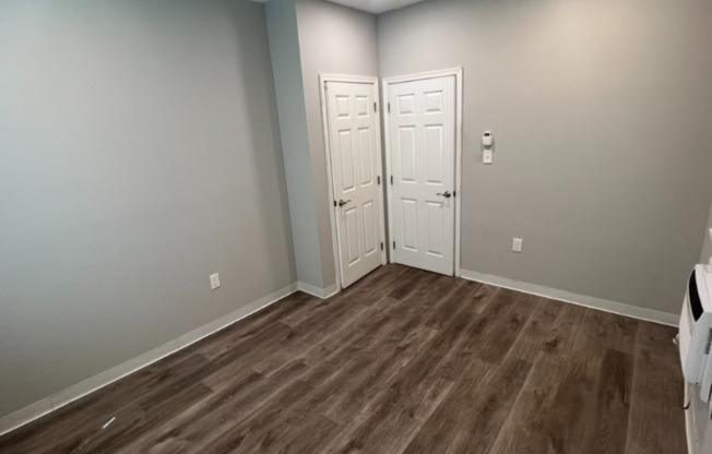 7038 WOODLAND AVE