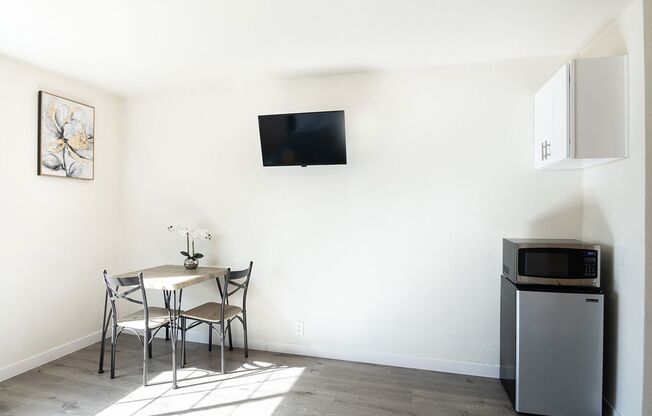 Studio, 1 bath, 126 sqft, $1,695, Unit 212