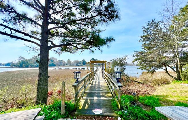 2 beds, 2 baths, 950 sqft, $1,705, Unit 2107-10