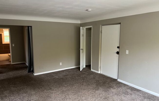 3 beds, 1 bath, 1,050 sqft, $1,300, Unit Unit #3