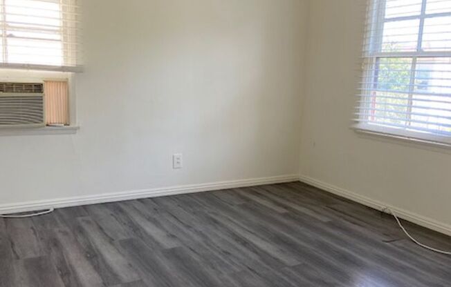 2 beds, 1 bath, $2,695, Unit 4