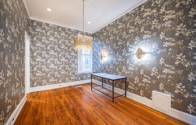5 Bedroom Townhouse in Spruce Hill